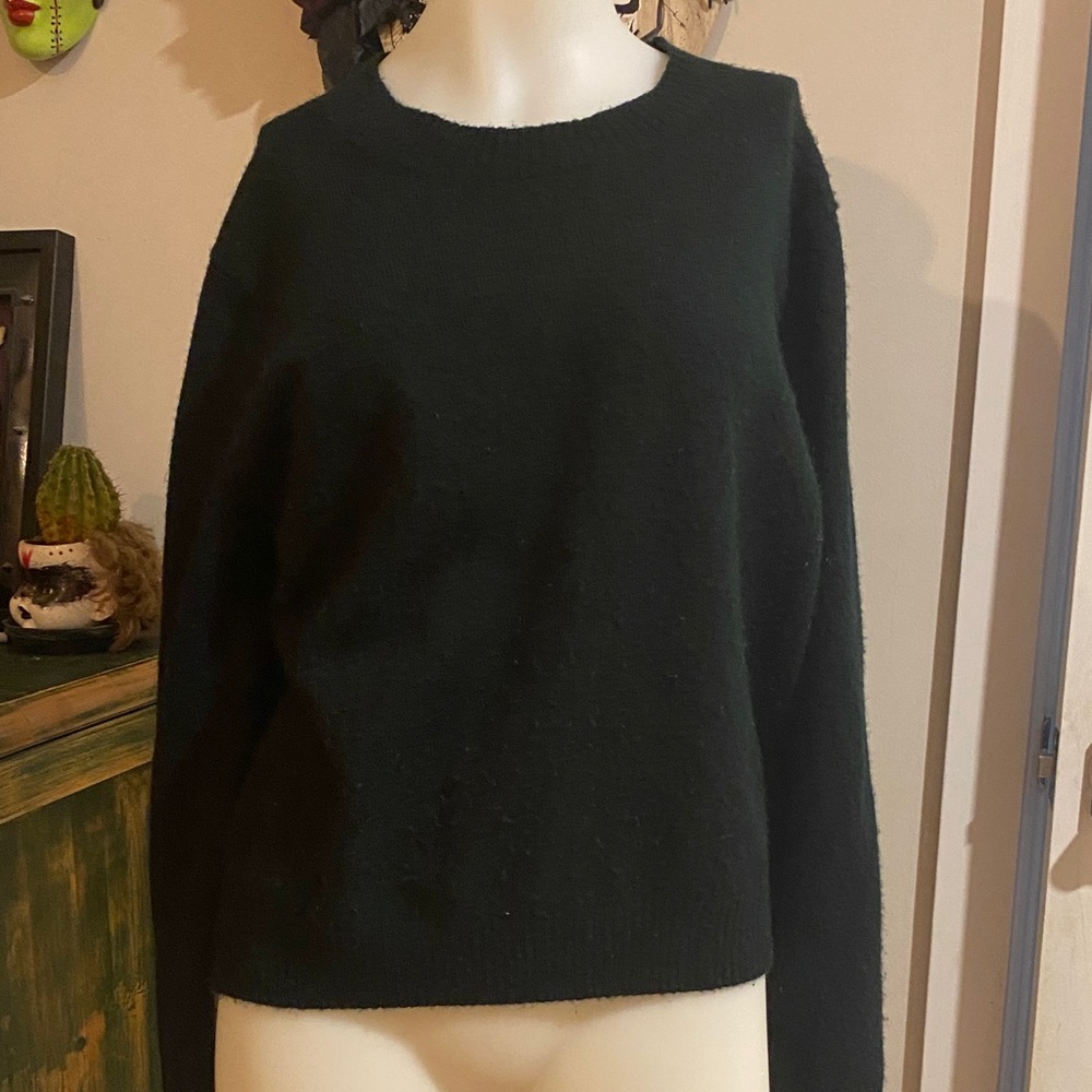 Elegant Black Women's Crew Neck Sweater